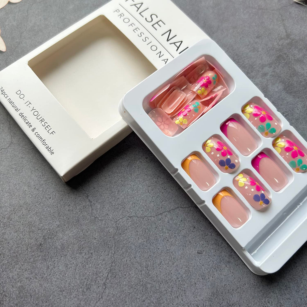 French Tip Press on Nails Short Square Fake Nails Nude Pink False with Flower Designs Acrylic Artificial Nails Full Cover Glue on Nails Stick on Nails for Women Girls