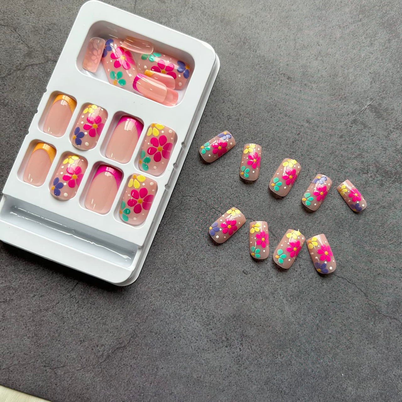 French Tip Press on Nails Short Square Fake Nails Nude Pink False with Flower Designs Acrylic Artificial Nails Full Cover Glue on Nails Stick on Nails for Women Girls